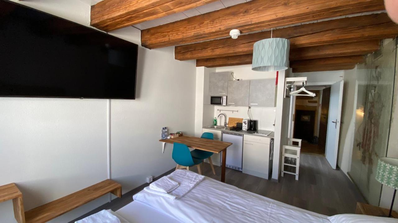 Aux Chambres Du Banneret Neuchatel Luaran gambar