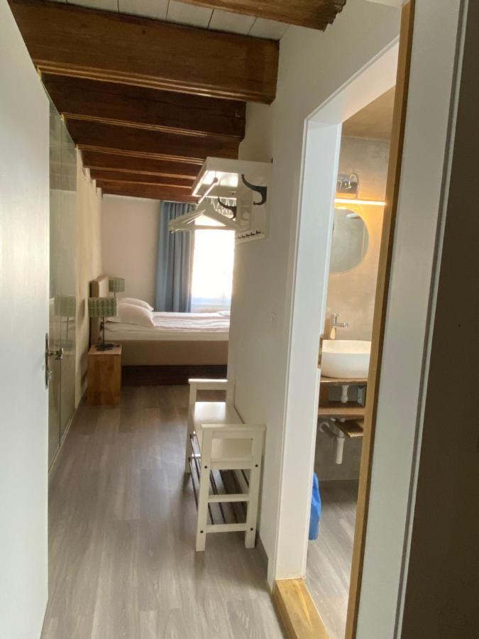 Aux Chambres Du Banneret Neuchatel Luaran gambar