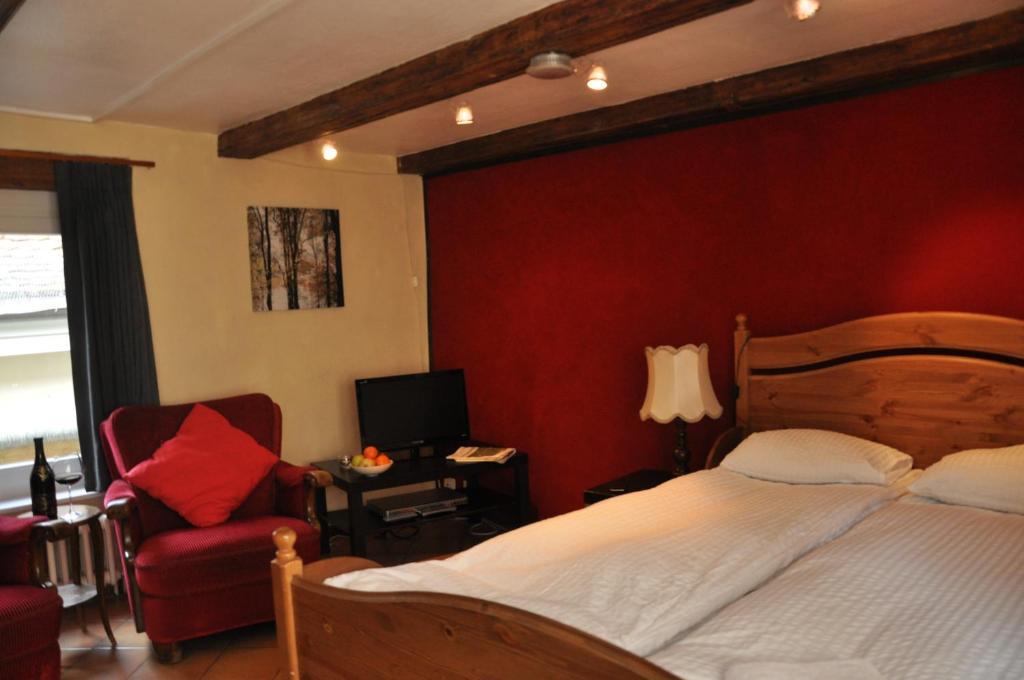 Aux Chambres Du Banneret Neuchatel Luaran gambar