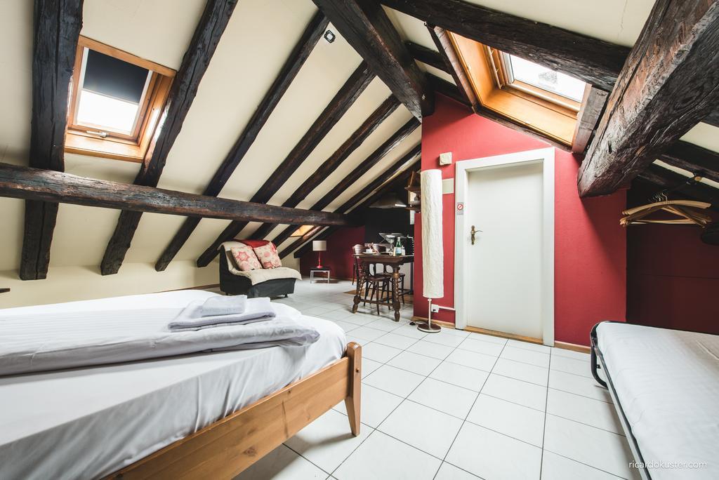 Aux Chambres Du Banneret Neuchatel Bilik gambar