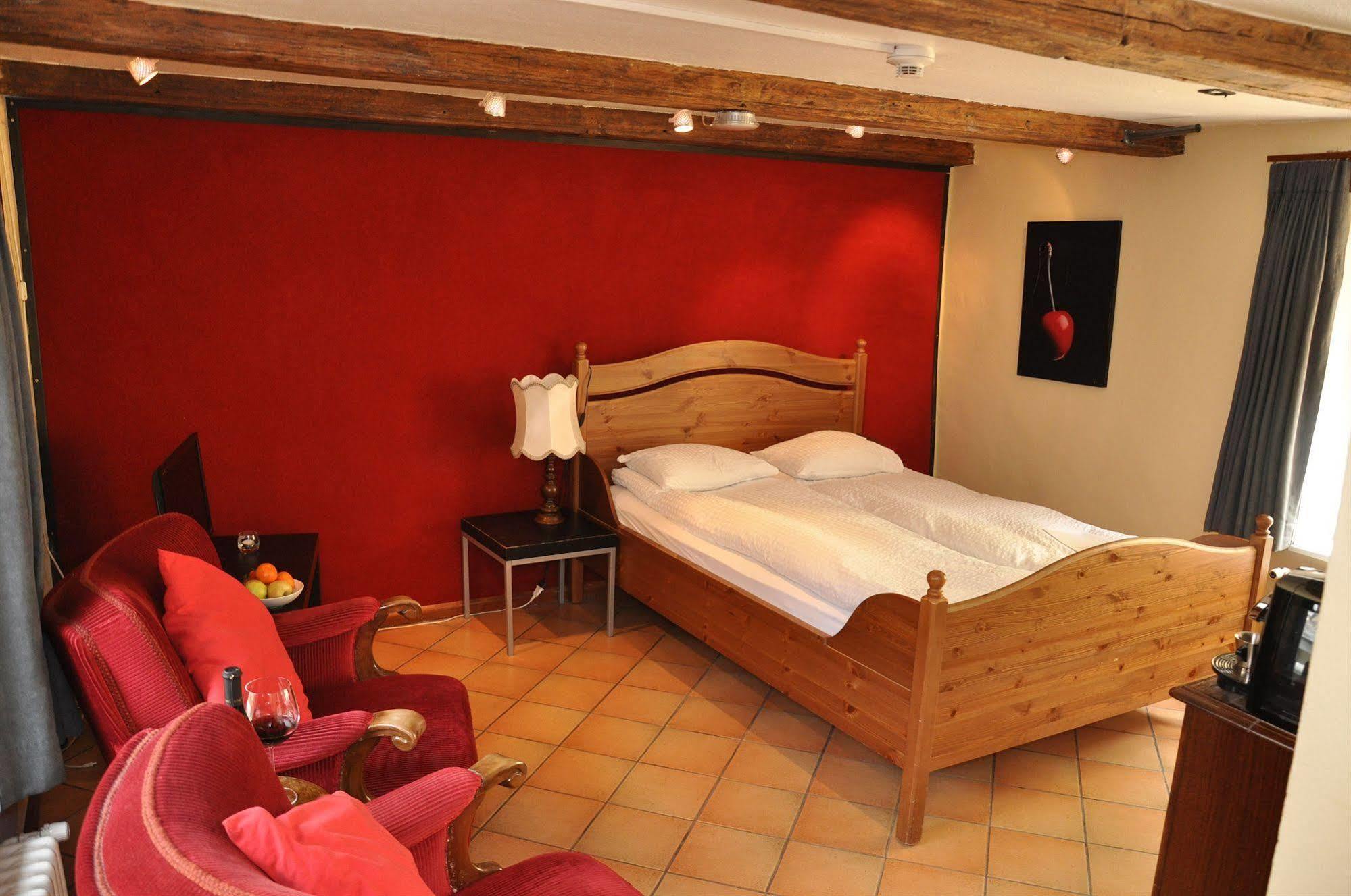 Aux Chambres Du Banneret Neuchatel Luaran gambar
