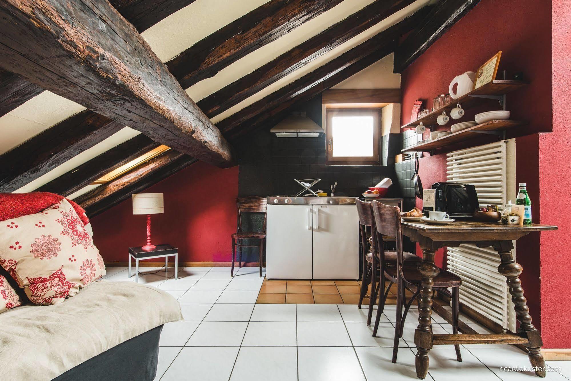 Aux Chambres Du Banneret Neuchatel Luaran gambar