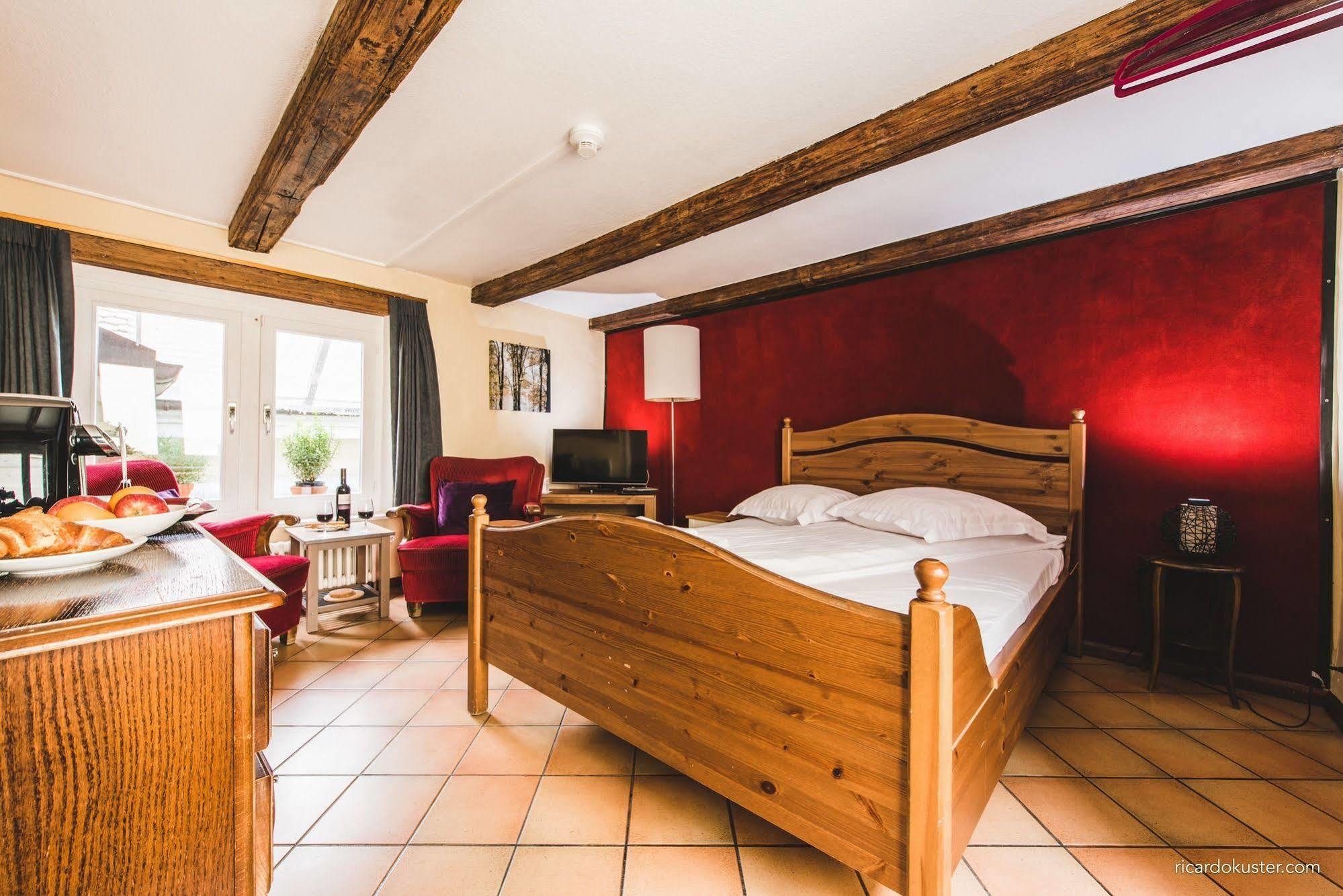 Aux Chambres Du Banneret Neuchatel Luaran gambar